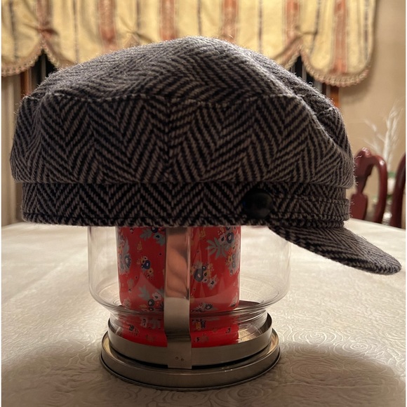 Sterkowski/ 61/ Cap - Picture 2 of 3